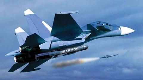 India successfully test-fires BrahMos from Sukhoi-30 fighter aircraft India successfully test-fires BrahMos from Sukhoi-30 fighter aircraft