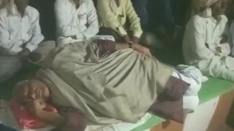 Yashwant Sinha detained after protesting with farmers in Vidarbha Yashwant Sinha detained after protesting with farmers in Vidarbha
